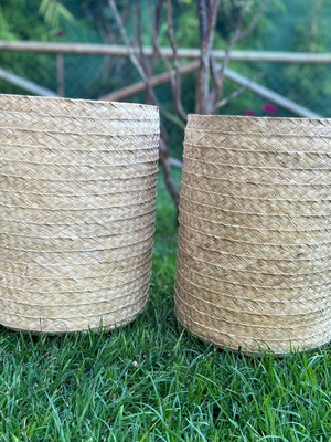 2 cestos de palha (40cm de altura x 35cm de diâmetro)