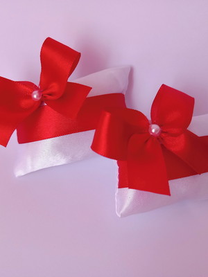 Mini almofada com laço para pulseira