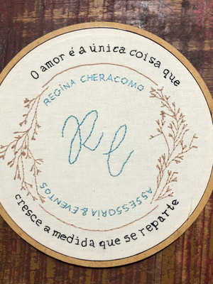 Bastidor bordado com a sua logomarca