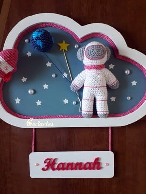 Enfeite de porta maternidade astronauta menina
