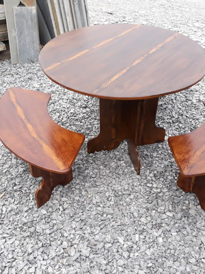 Conjunto mesa 1.10m diam. com 3 bancos em pedra area externa