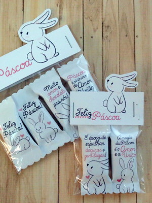 Lapela com balas personalizadas páscoa
