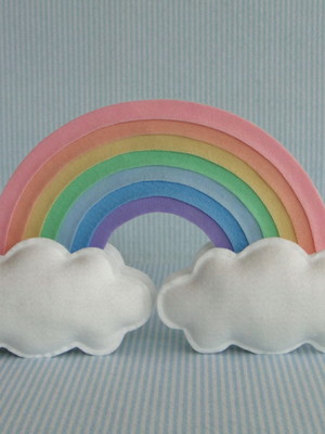 Enfeite mesa nuvem arco íris gotinha candy colors feltro