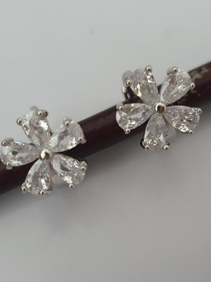 Brinco de prata argola com cristais transparentes