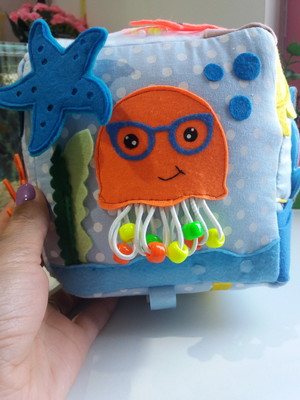 Cubo sensorial fundo do mar