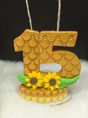 Girassol-vela personalizada em biscuit 15 anos