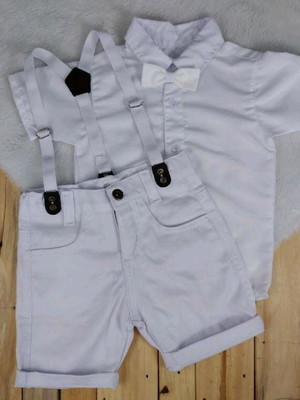 Conjunto com suspensório branco