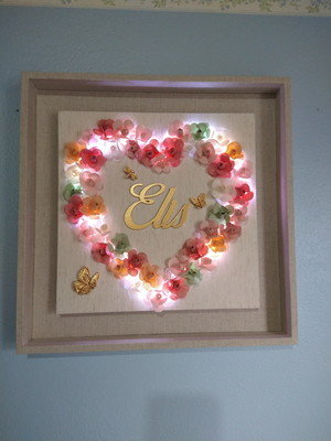 Quadro porta maternidade floral camélias com led