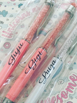 Caneta com cristais personalizada com nomes sortidos
