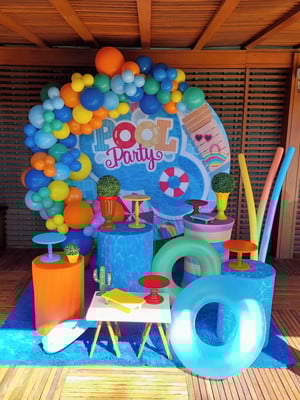 Mesa temática pool party