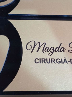 Placa de identificação para consultório com o seu nome