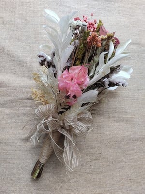 Buque de noiva com flores desidratadas