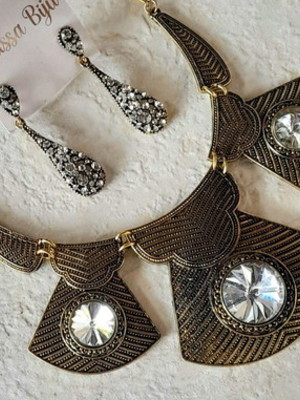 Colar ouro-velho/pedras
