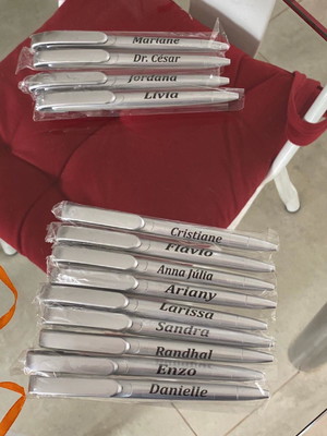 Canetas personalizadas com nomes sortidos