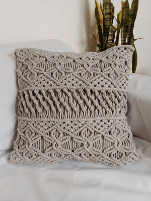 Máira - capa de almofada em macrame