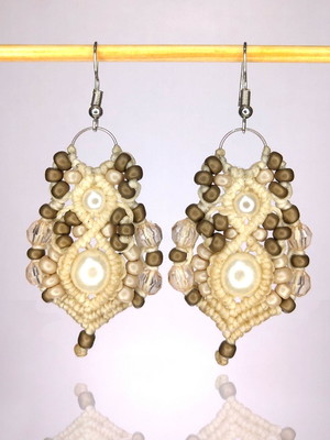 Brinco de macramé