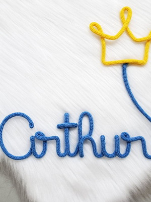 Nome em tricotin com coroa (até 8 letras)