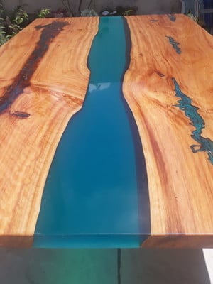 Mesa de madeira com resina azul, mesa de resina epoxi.