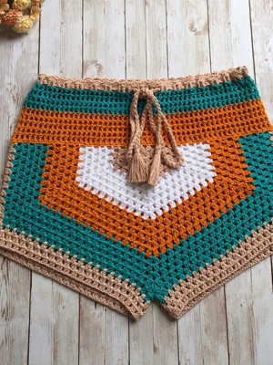 Short de crochê blogueirinha com fenda