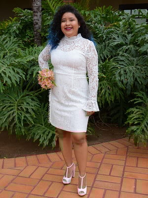 Vestido de noiva civil curto com manga longa em renda branco