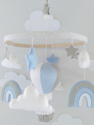 Móbile céu, balão, nuvens, arco-íris e estrelas de feltro