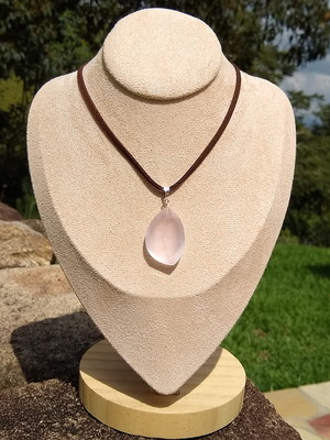 Colar quartzo rosa com fecho de prata