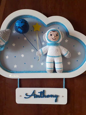 Enfeite de porta de maternidade astronauta com rostinho