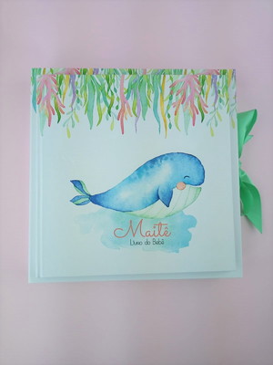 Livro do bebê e caixa fundo do mar baleia