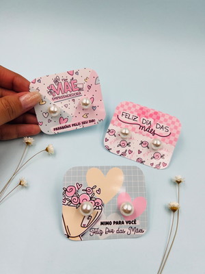 Brinco pérola com tag/card-lembrancinha dia das mães