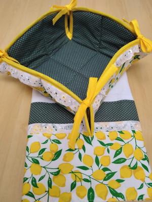 Kit cesta de pão e pano de prato
