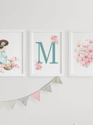Quadros para quarto de bebê menina flores e inicial do nome