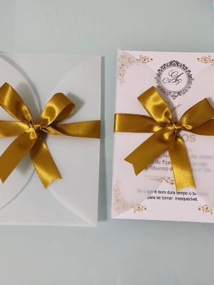 Convite em envelope meia lua transparente vegetal casamento
