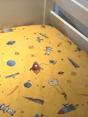 Lençol de elástico viúva espaço amarelo