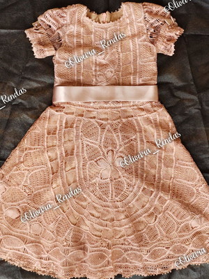Vestido infantil de renda renascença