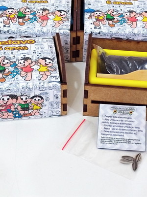 Brinde kit caixote com cinta personalizada - turma da monica