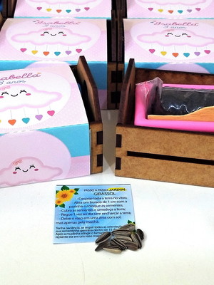 Lembrança caixote com cinta personalizada - chuva de amor