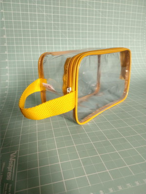 Nécessaire plástico transparente amarelo
