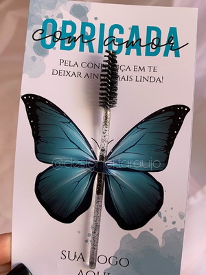 Cartão com escovinha sobrancelhas, cílios, mimos