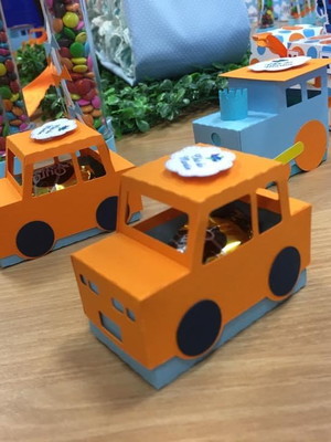 Caixa carro brinquedos