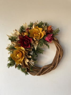 Guirlanda floral - arranjo de folhas desidratadas