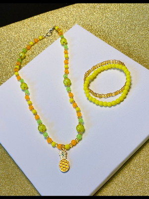 Conjunto infantil: 1 colar e 1 pulseira de contas