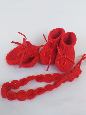 Kit de sapatinho + luvas + tiara em croche - vermelho