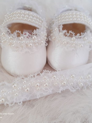 Kit sapato branco bordado e faixa