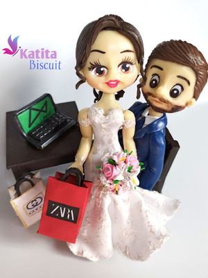Noivinha com sacolinha de compras