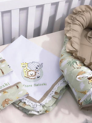 Ninho redutor de berço safari + manta +kit fralda 3 peças