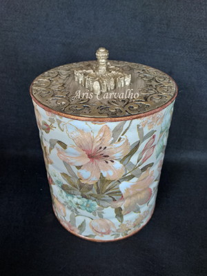 Latas decorativas