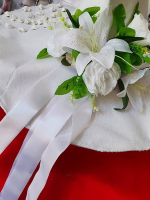 Chapéu bruxa feltro branco aba grande costurado à mão