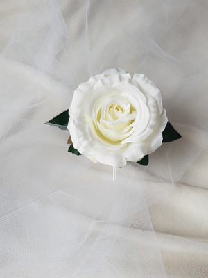 Arranjo de cabelo com rosa grande personalizado