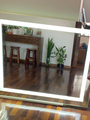 Espelho retangular com iluminação de led - 145cm l x 135cm a