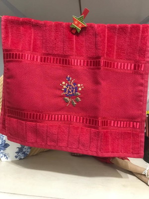 Toalha de lavabo bordada vermelho